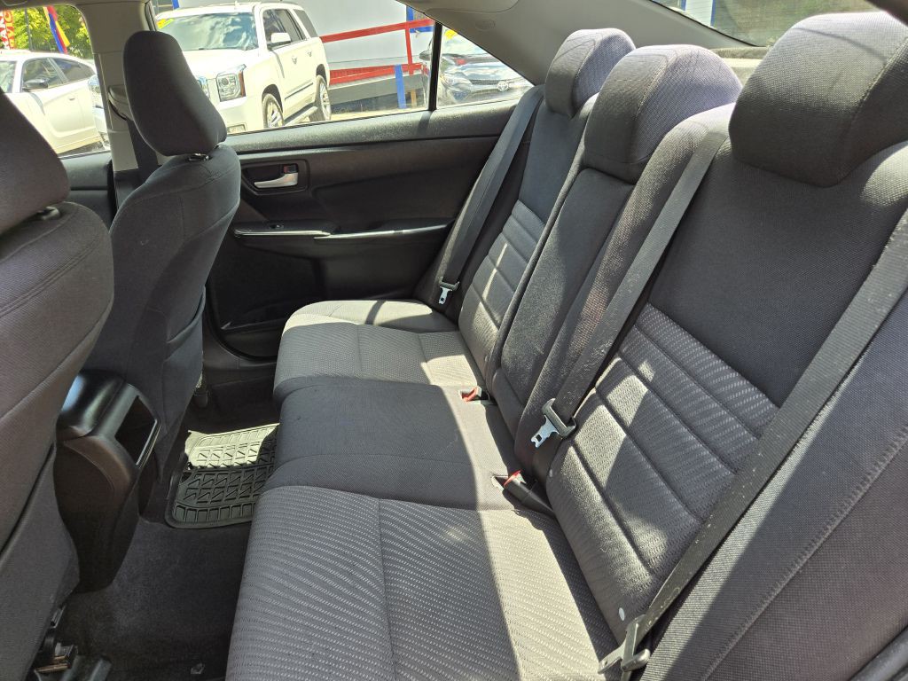 2015 Toyota Camry Image 11