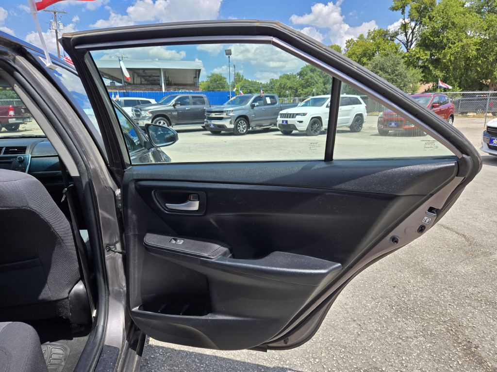 2015 Toyota Camry Image 12
