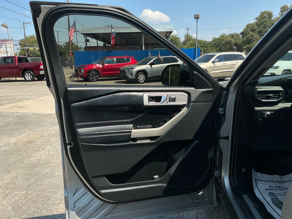 2021 Ford Explorer Image 12