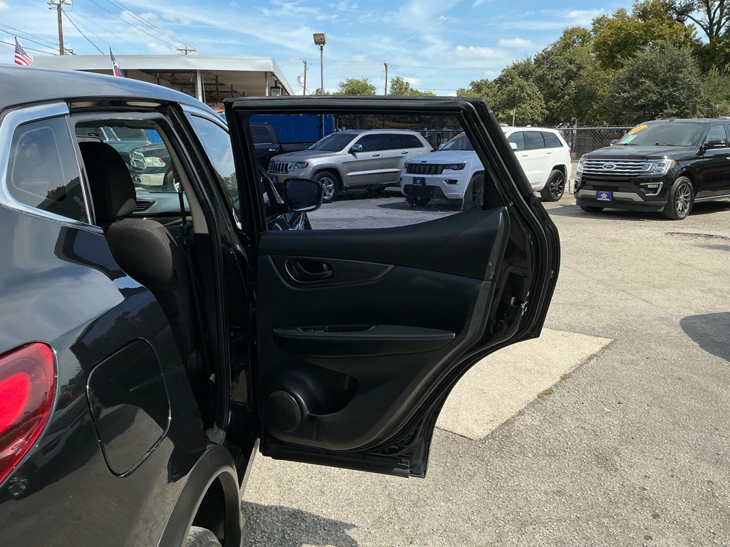 2019 Nissan Rogue Image 6