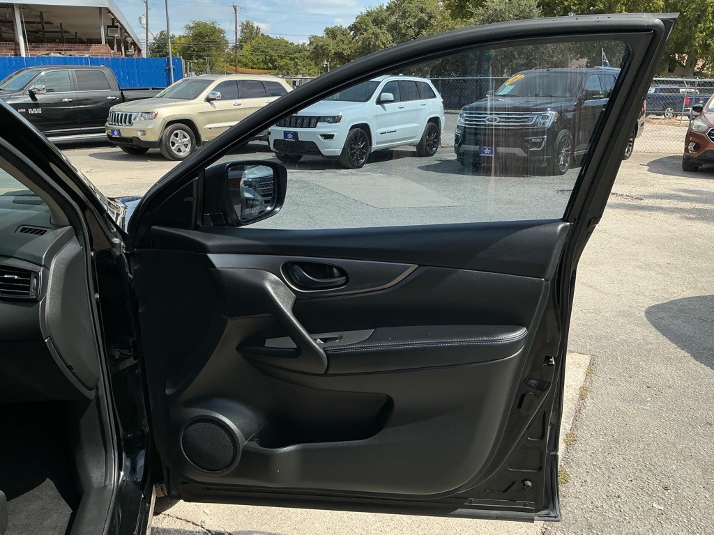 2019 Nissan Rogue Image 8