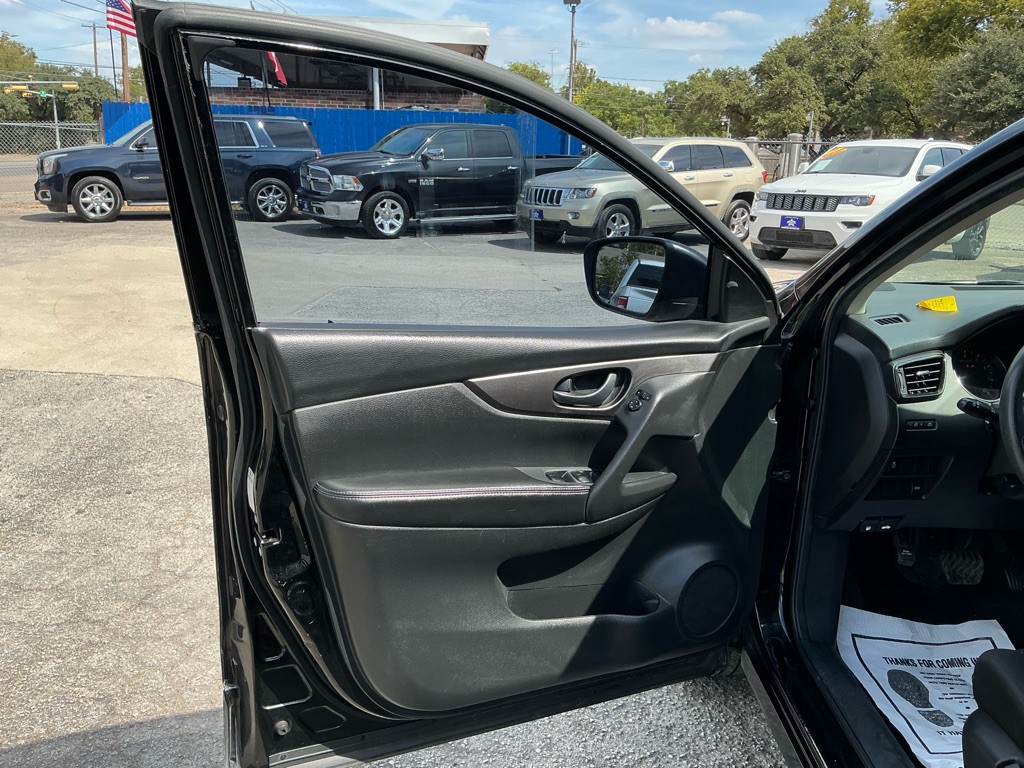 2019 Nissan Rogue Image 10