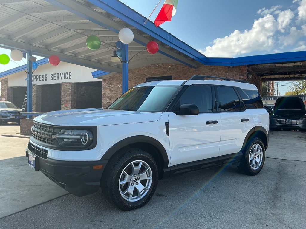 2021 Ford Bronco Image 2