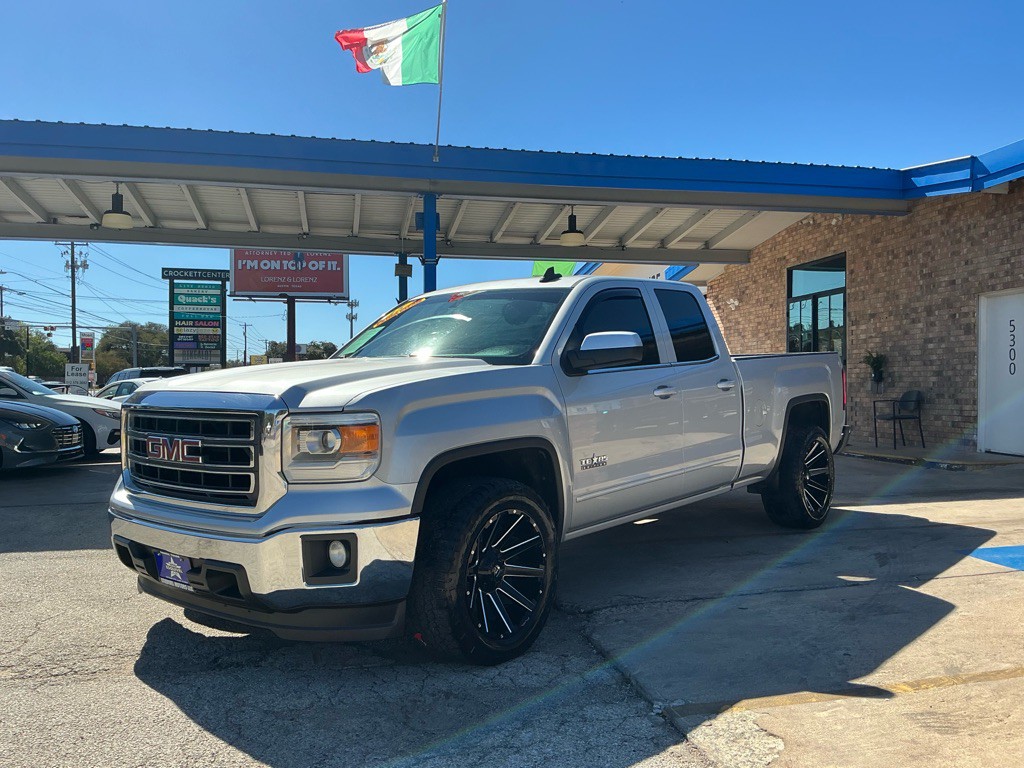 2015 GMC Sierra Image 2