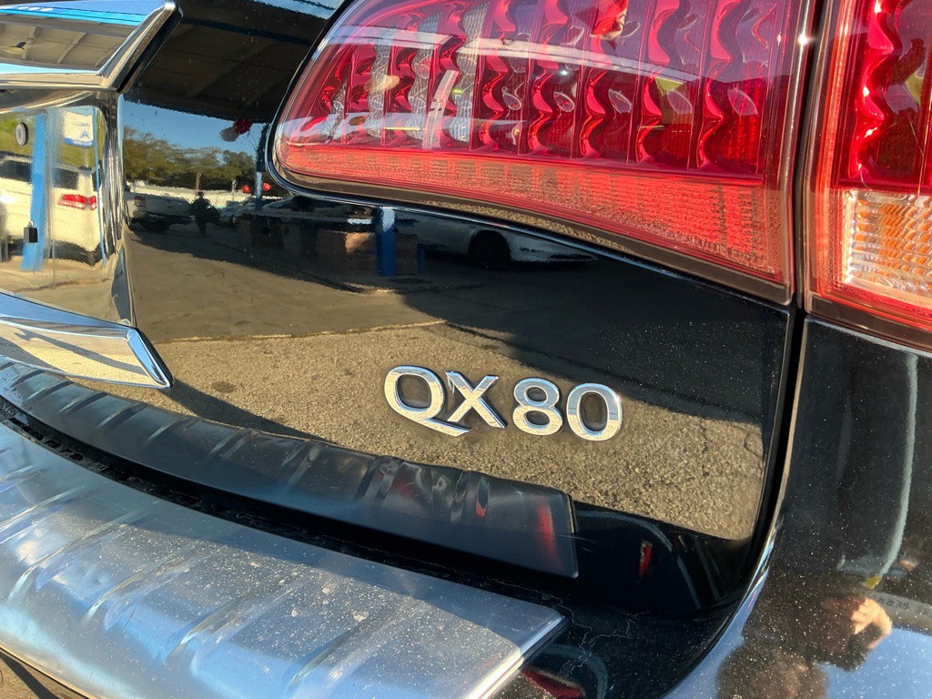 2017 INFINITI QX80 Image 5