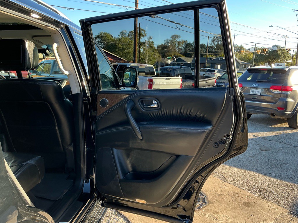 2017 INFINITI QX80 Image 7
