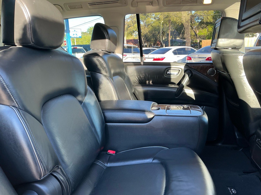 2017 INFINITI QX80 Image 8