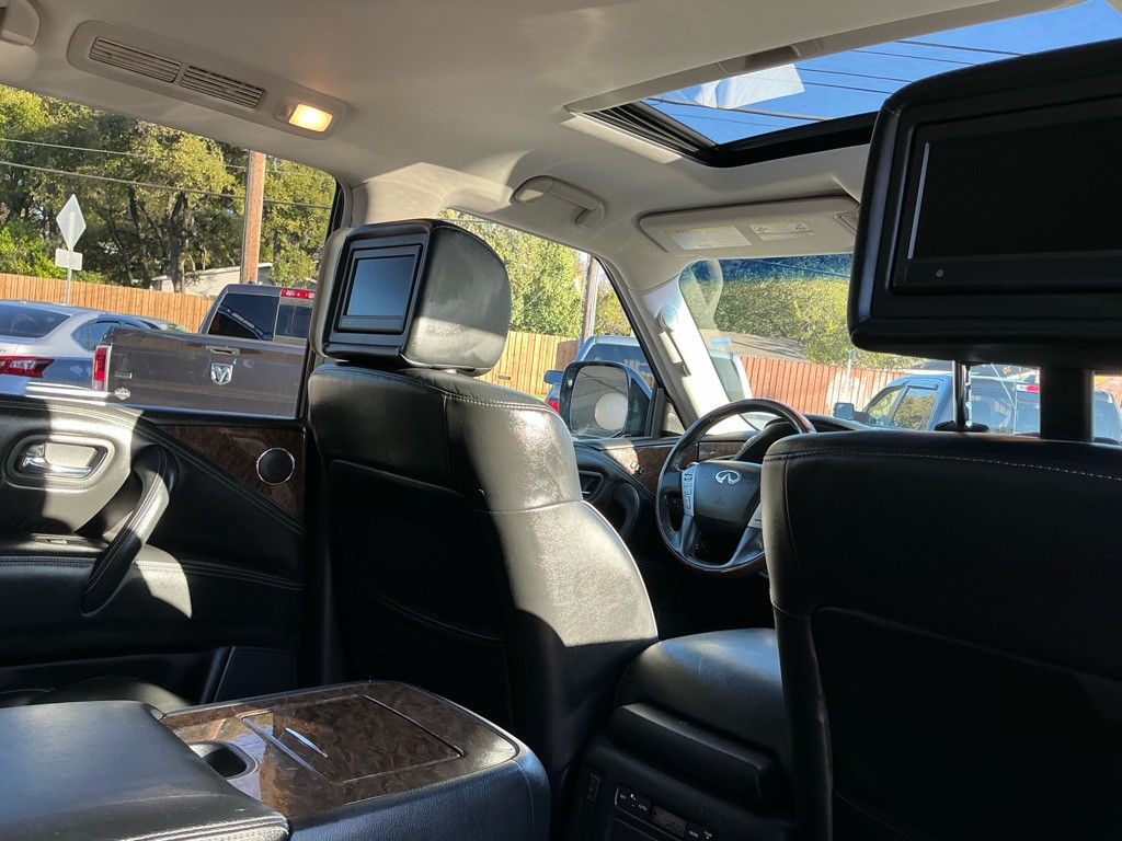 2017 INFINITI QX80 Image 10