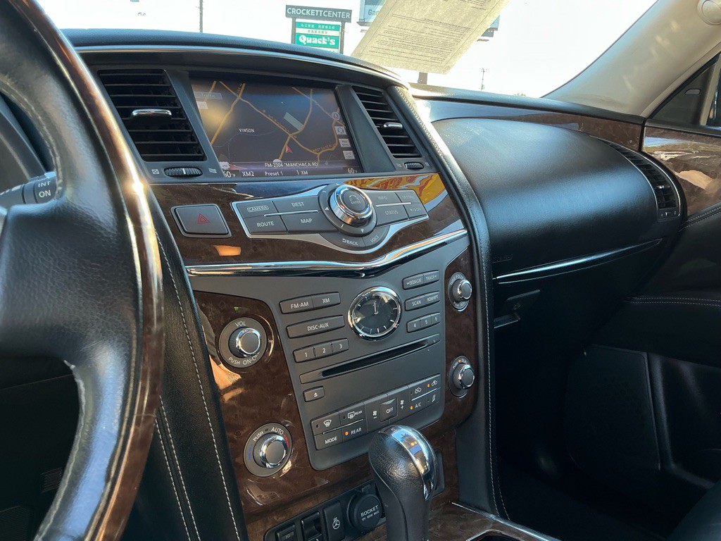 2017 INFINITI QX80 Image 16