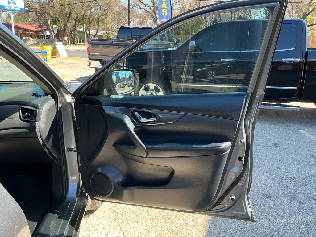 2018 Nissan Rogue Image 9