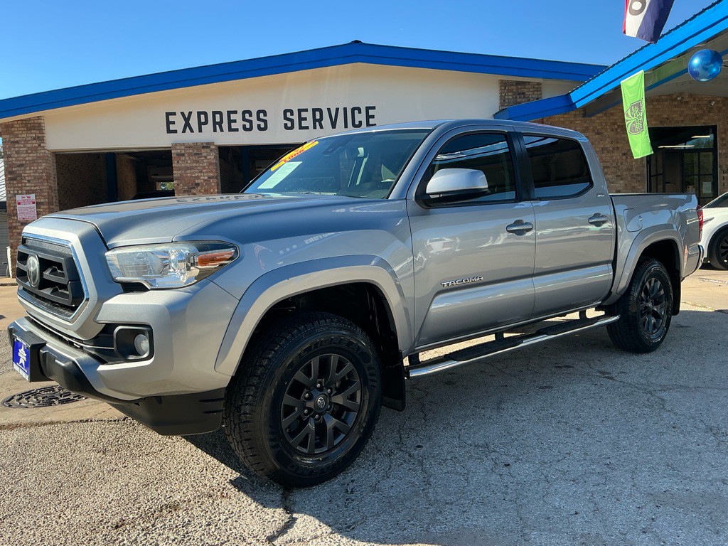 2020 Toyota Tacoma Image 2