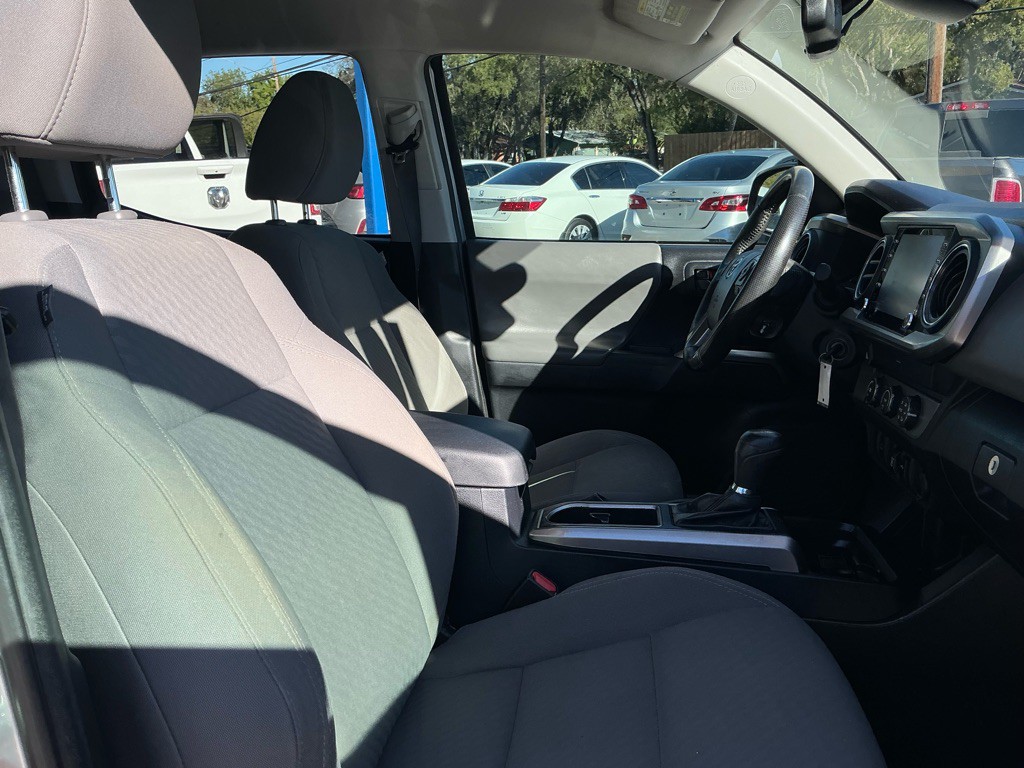 2020 Toyota Tacoma Image 10