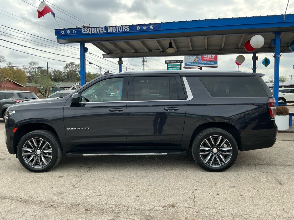2022 Chevrolet Suburban Image 3