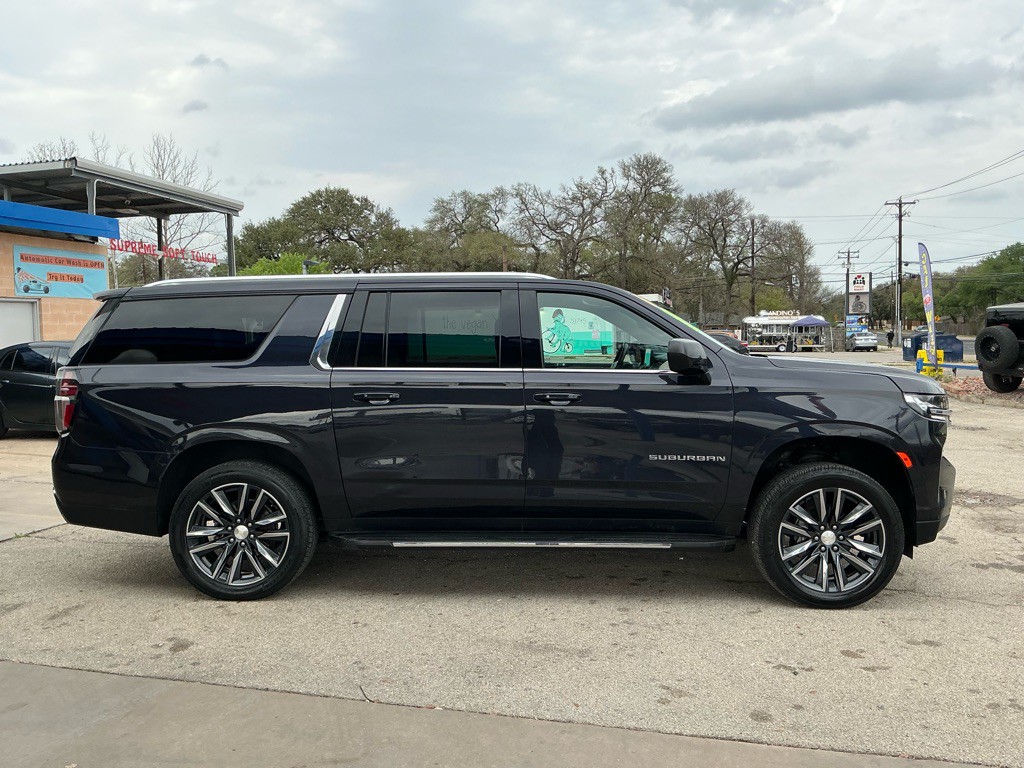 2022 Chevrolet Suburban Image 5