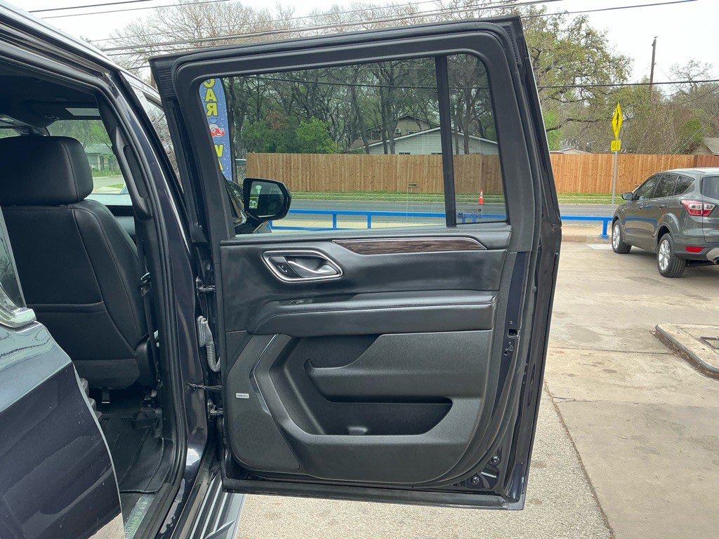2022 Chevrolet Suburban Image 6