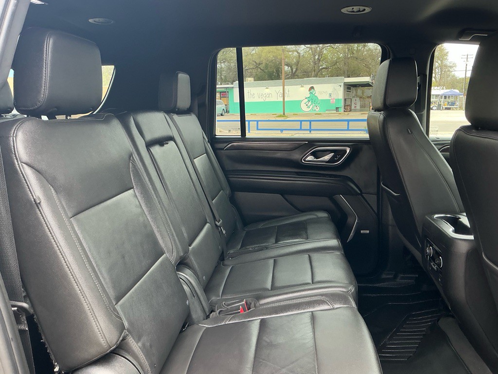 2022 Chevrolet Suburban Image 7