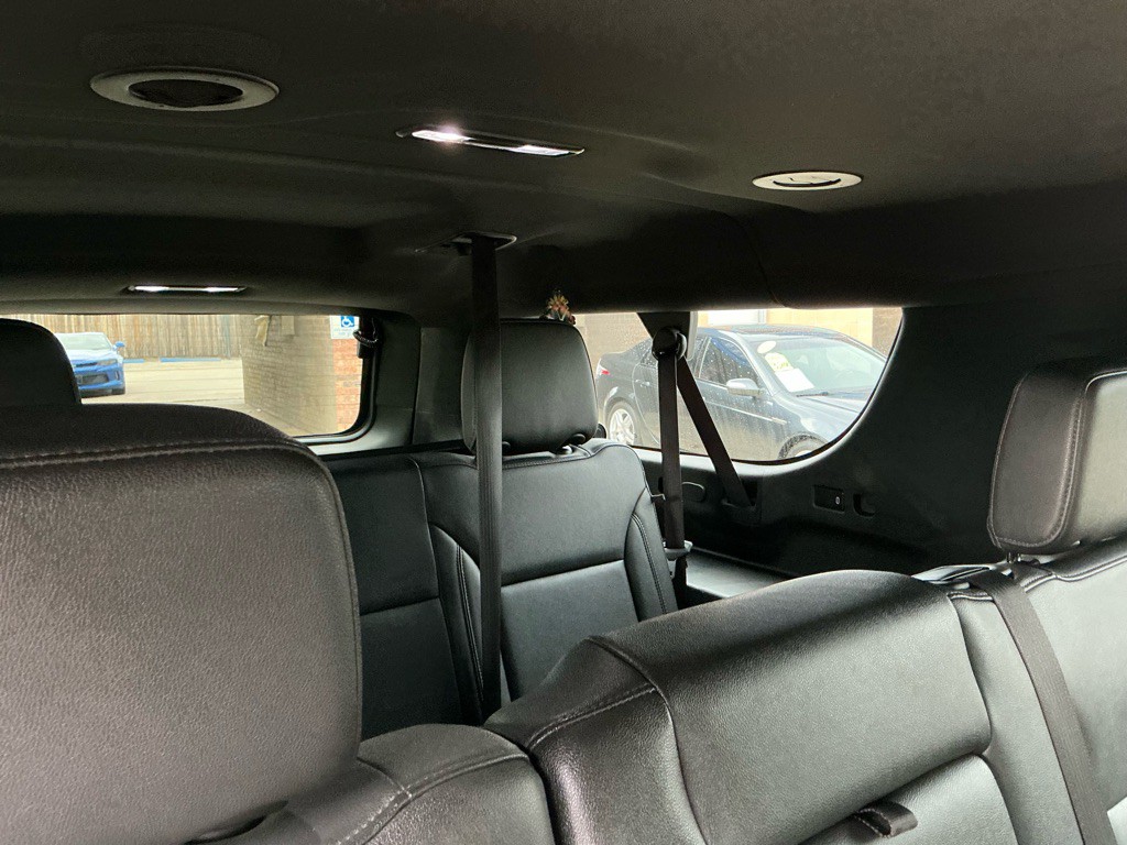 2022 Chevrolet Suburban Image 8