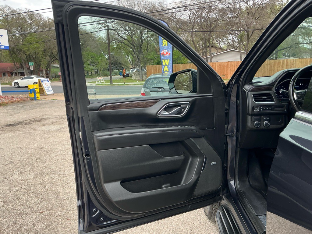 2022 Chevrolet Suburban Image 12