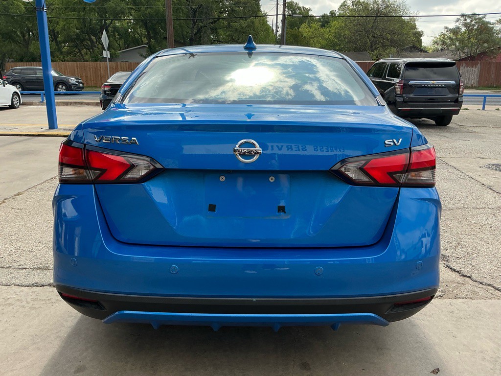 2022 Nissan Versa Image 4