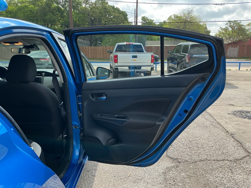 2022 Nissan Versa Image 6