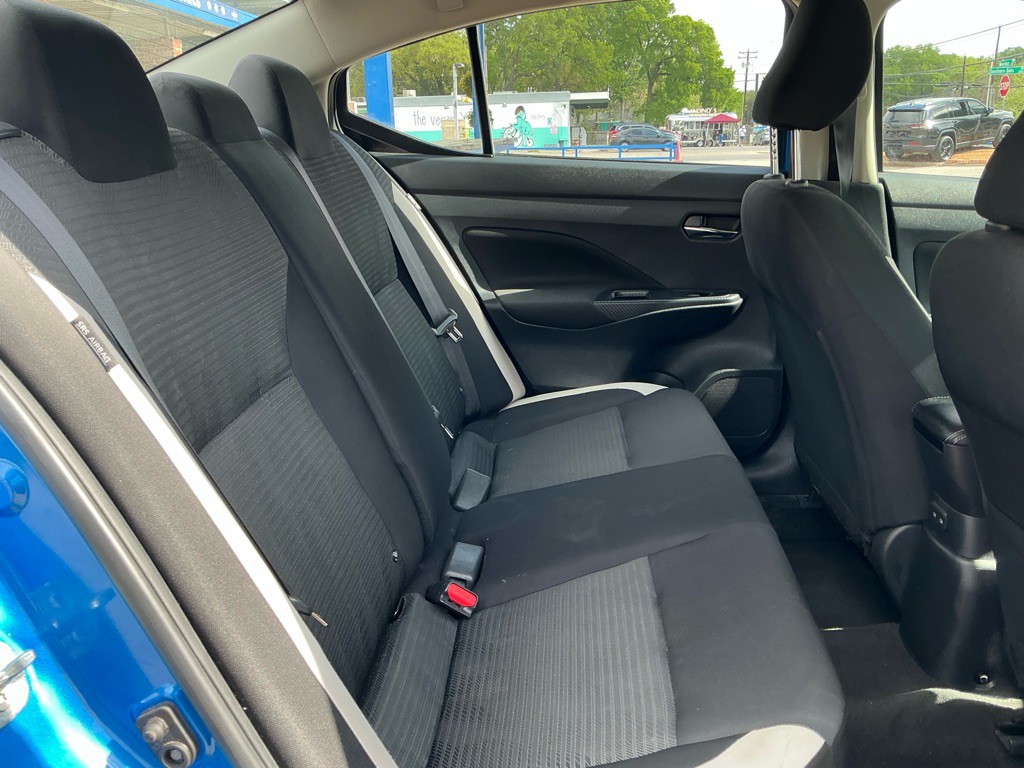 2022 Nissan Versa Image 7