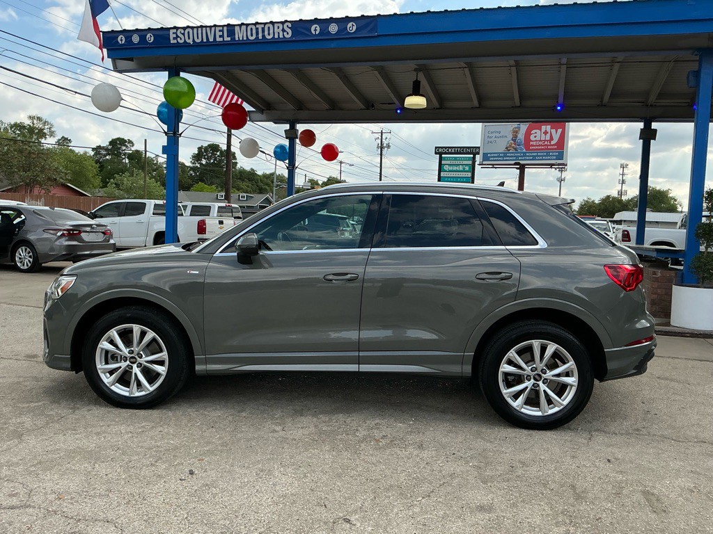 2022 Audi Q3 Image 3