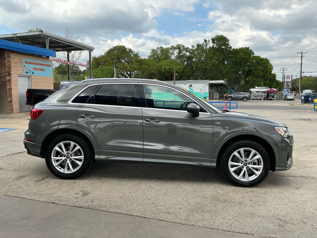 2022 Audi Q3 Image 6