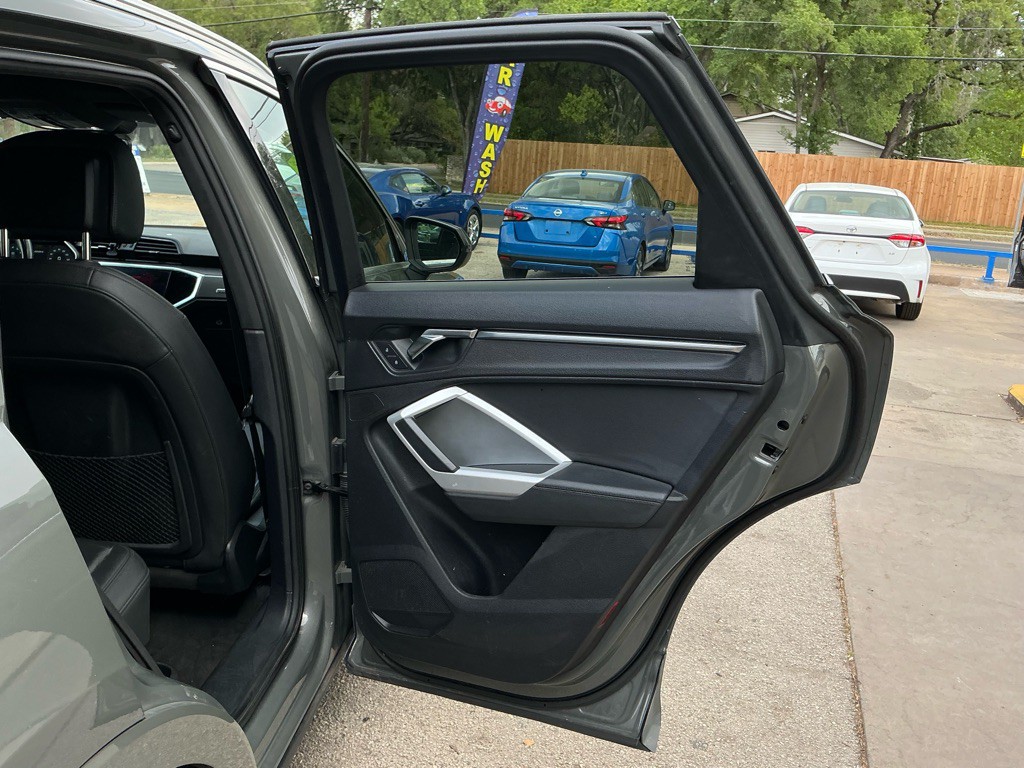 2022 Audi Q3 Image 7