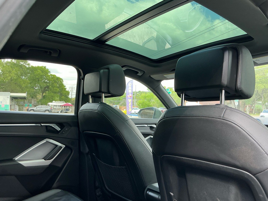 2022 Audi Q3 Image 9