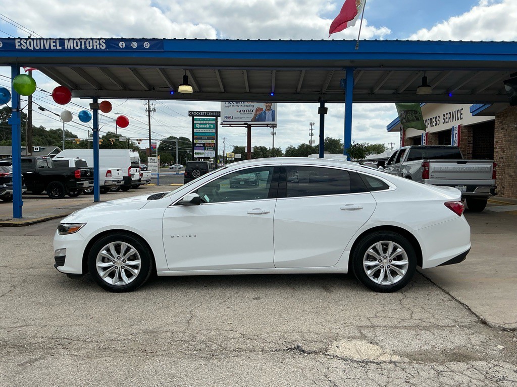 2022 Chevrolet Malibu Image 2