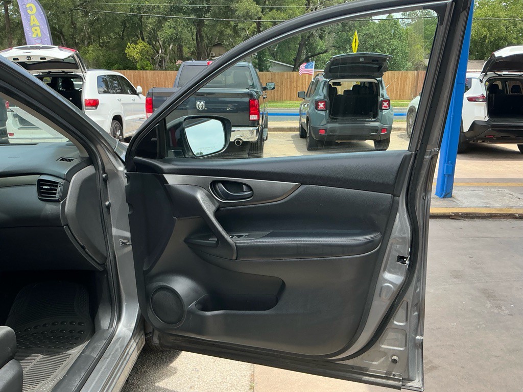 2019 Nissan Rogue Image 9