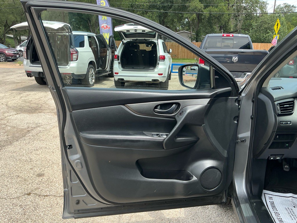 2019 Nissan Rogue Image 11