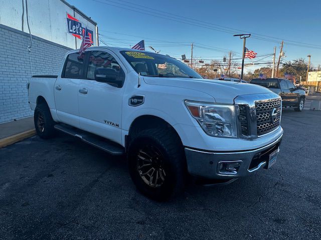 2017 Nissan Titan Image 3