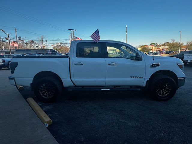 2017 Nissan Titan Image 4