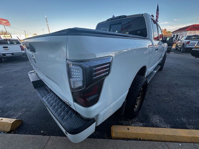 2017 Nissan Titan Image 5