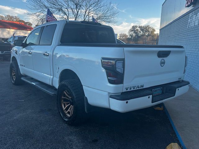 2017 Nissan Titan Image 7