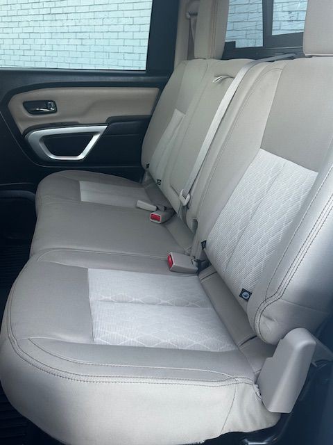 2017 Nissan Titan Image 11