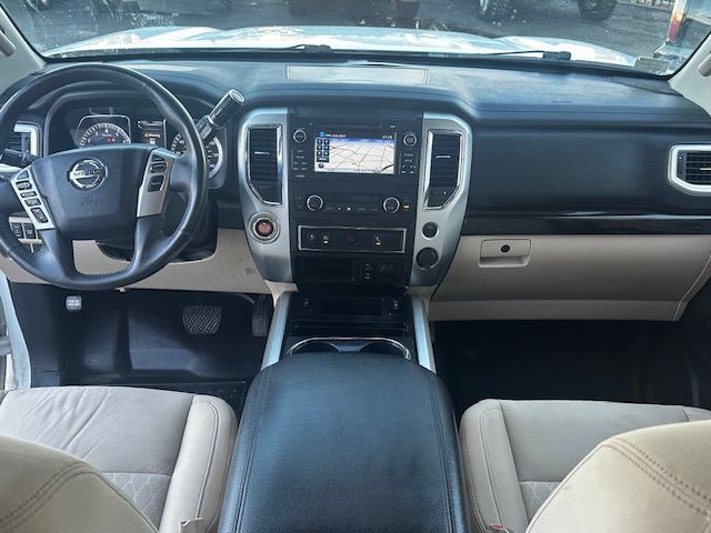 2017 Nissan Titan Image 12