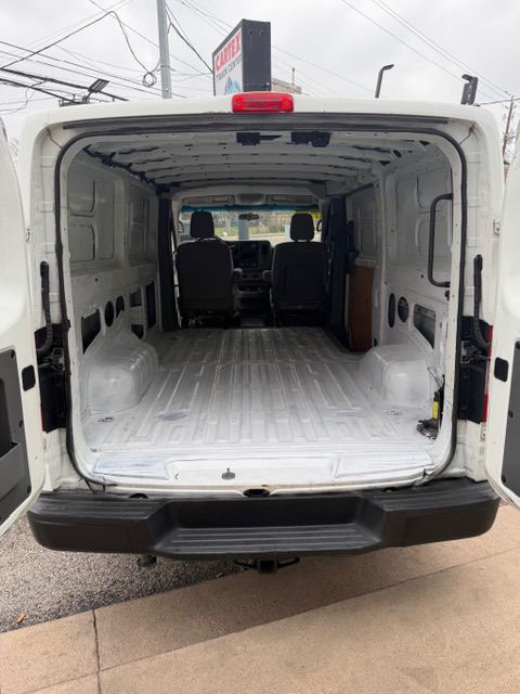2017 Nissan NV Image 9