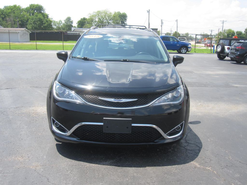 2018 Chrysler Pacifica Image 2