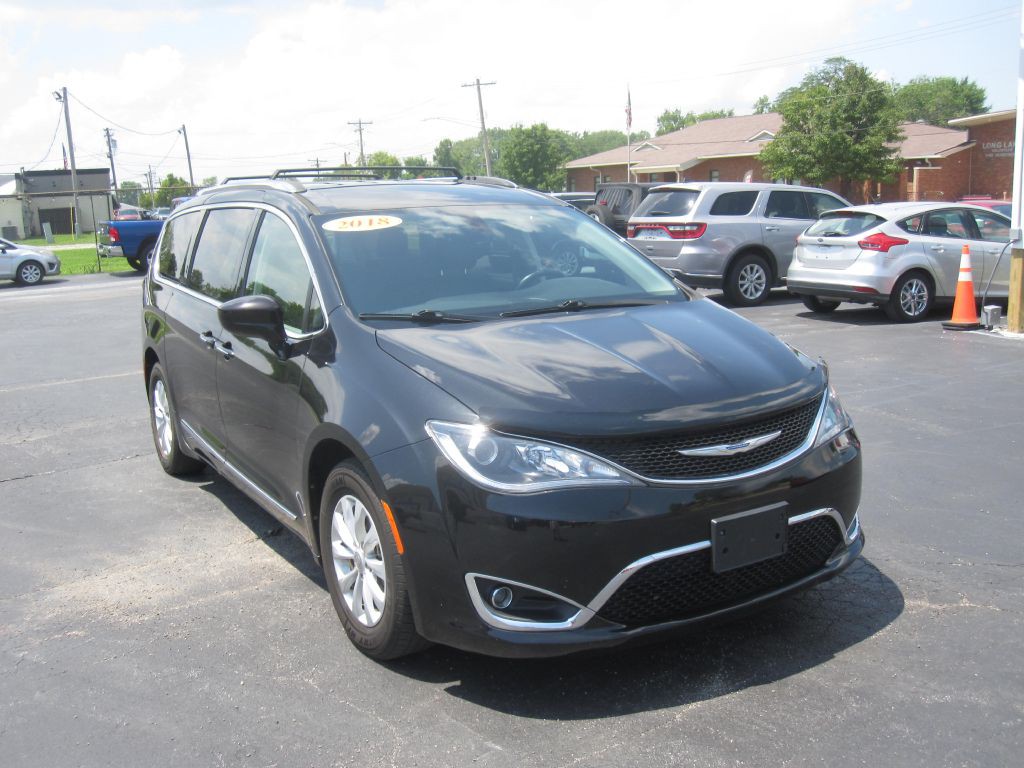 2018 Chrysler Pacifica Image 3