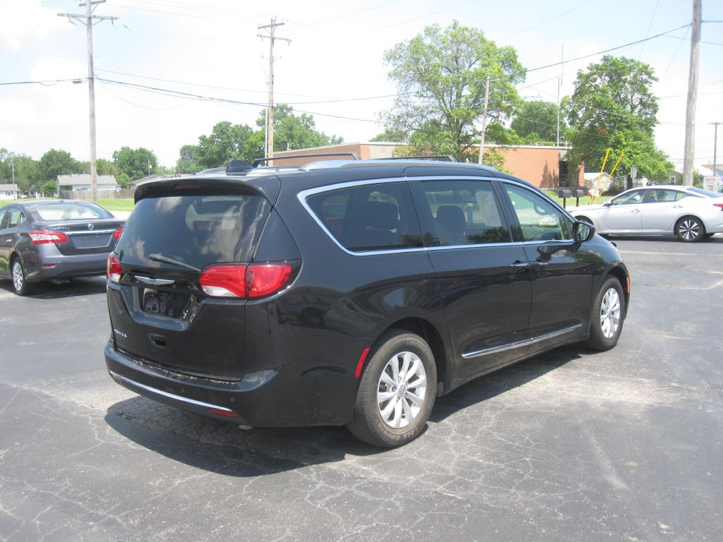 2018 Chrysler Pacifica Image 5