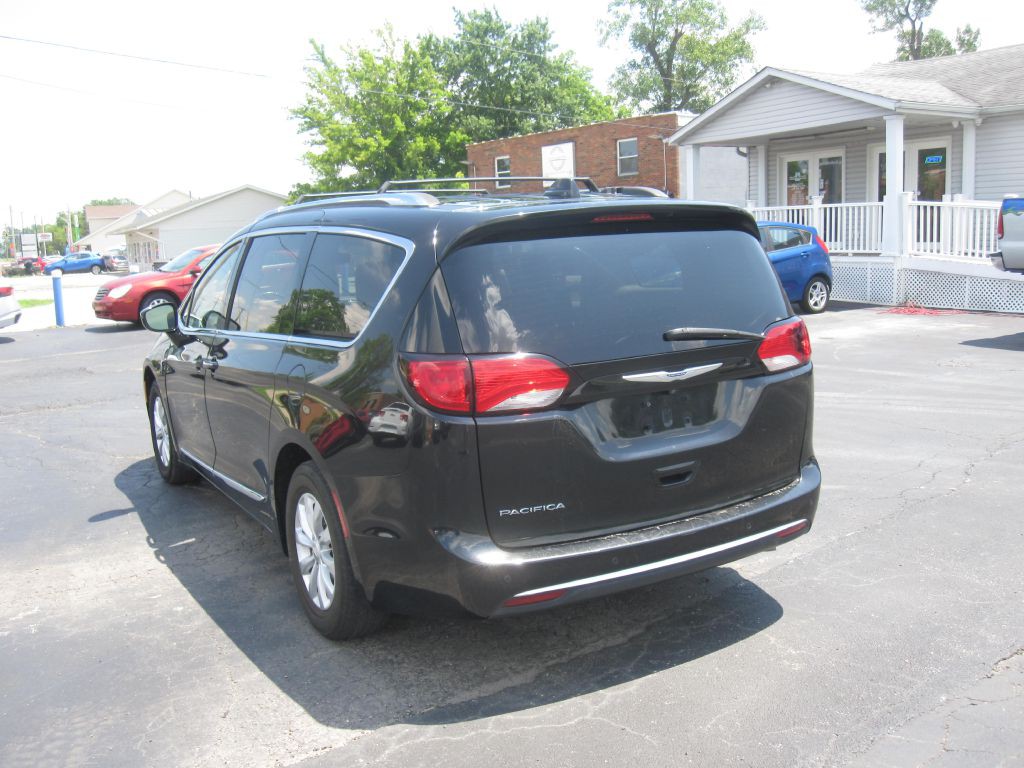 2018 Chrysler Pacifica Image 7