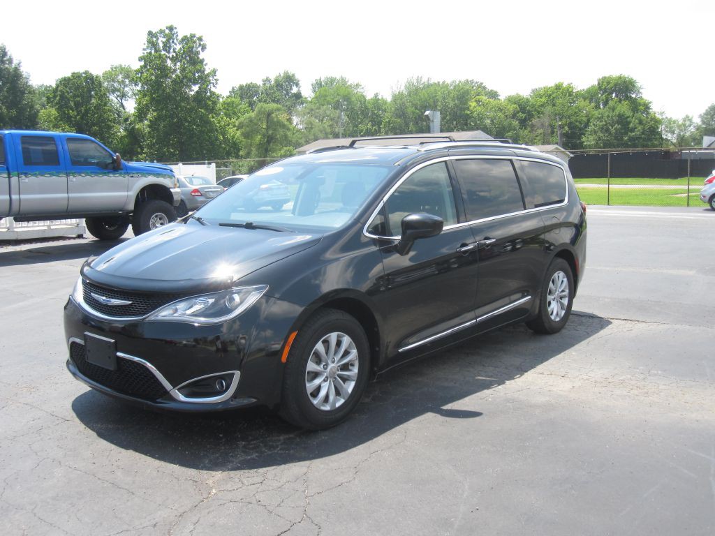 2018 Chrysler Pacifica Image 9