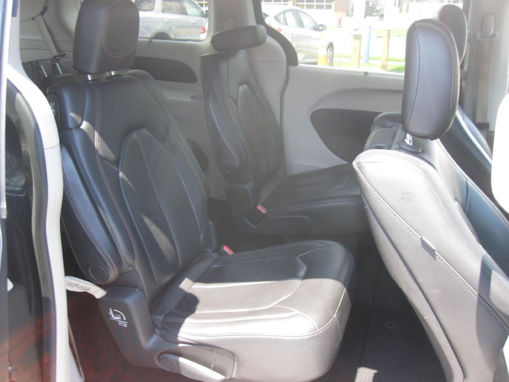 2018 Chrysler Pacifica Image 17