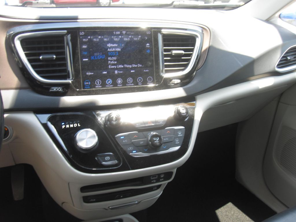 2018 Chrysler Pacifica Image 21