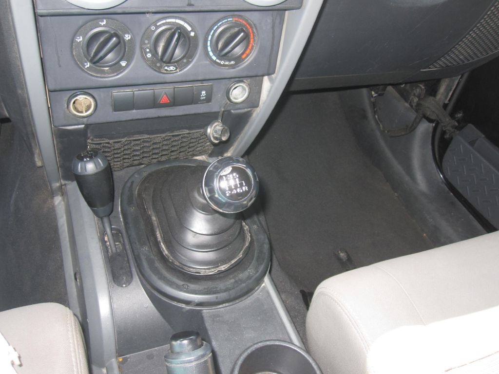 2010 Jeep Wrangler Image 12