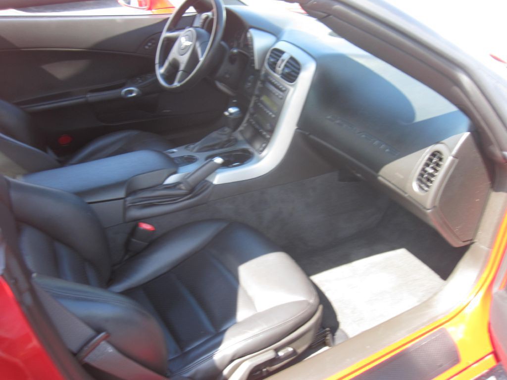 2005 Chevrolet Corvette Image 13