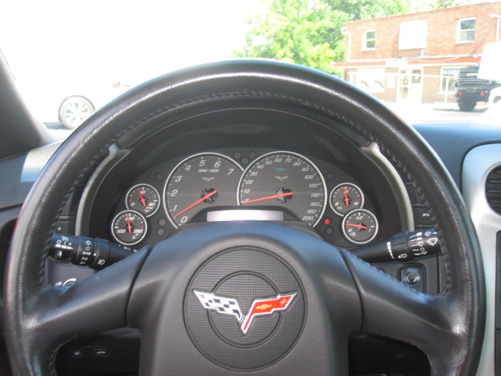 2005 Chevrolet Corvette Image 17