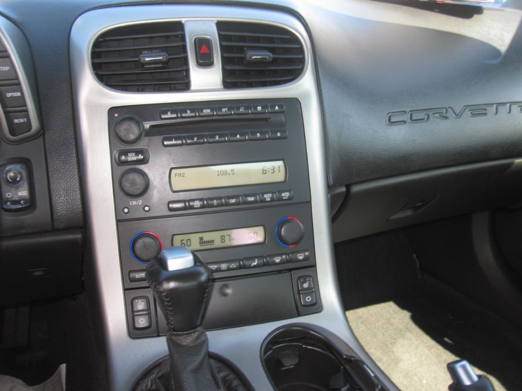 2005 Chevrolet Corvette Image 18